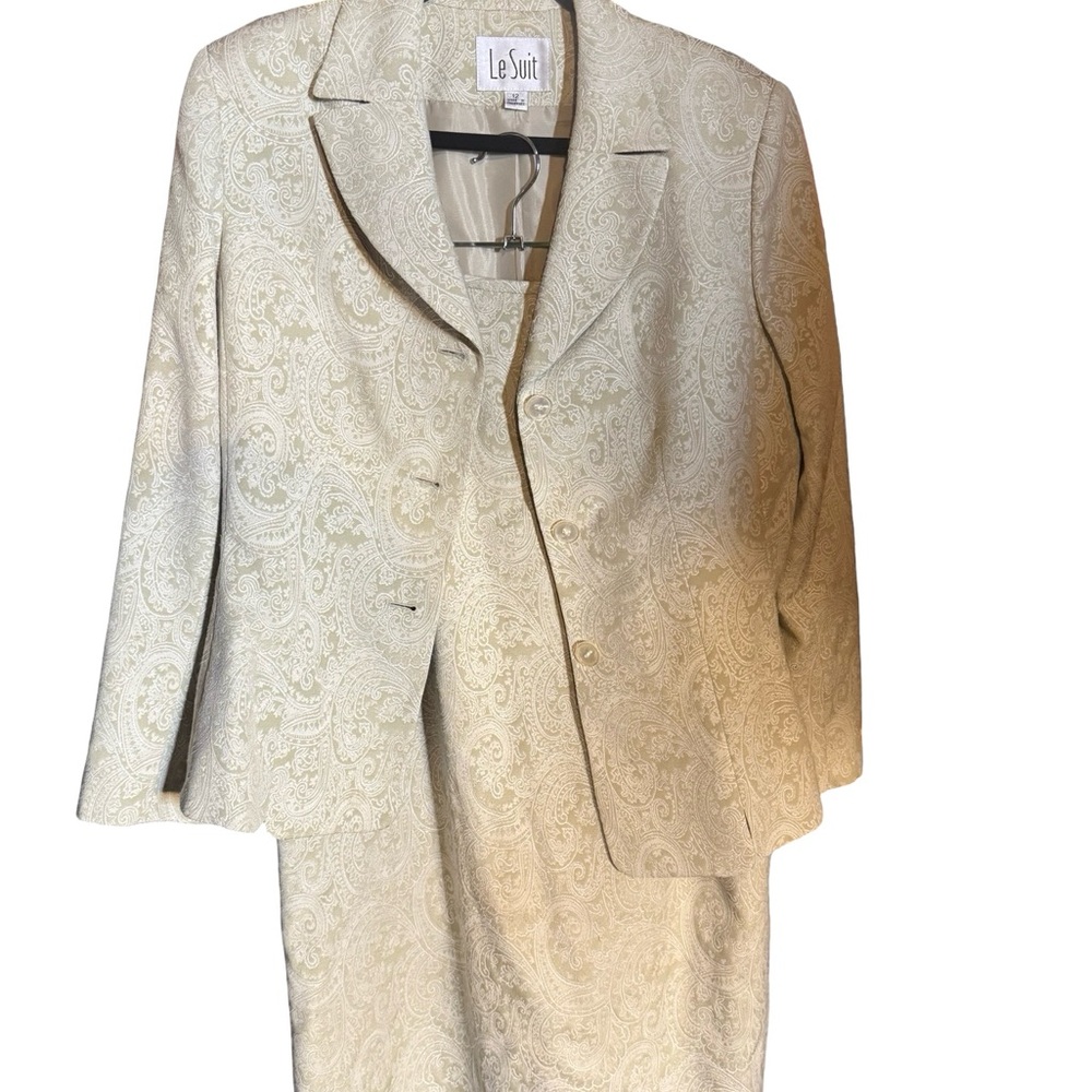 Le Suit Cream Paisley Tailored Blazer